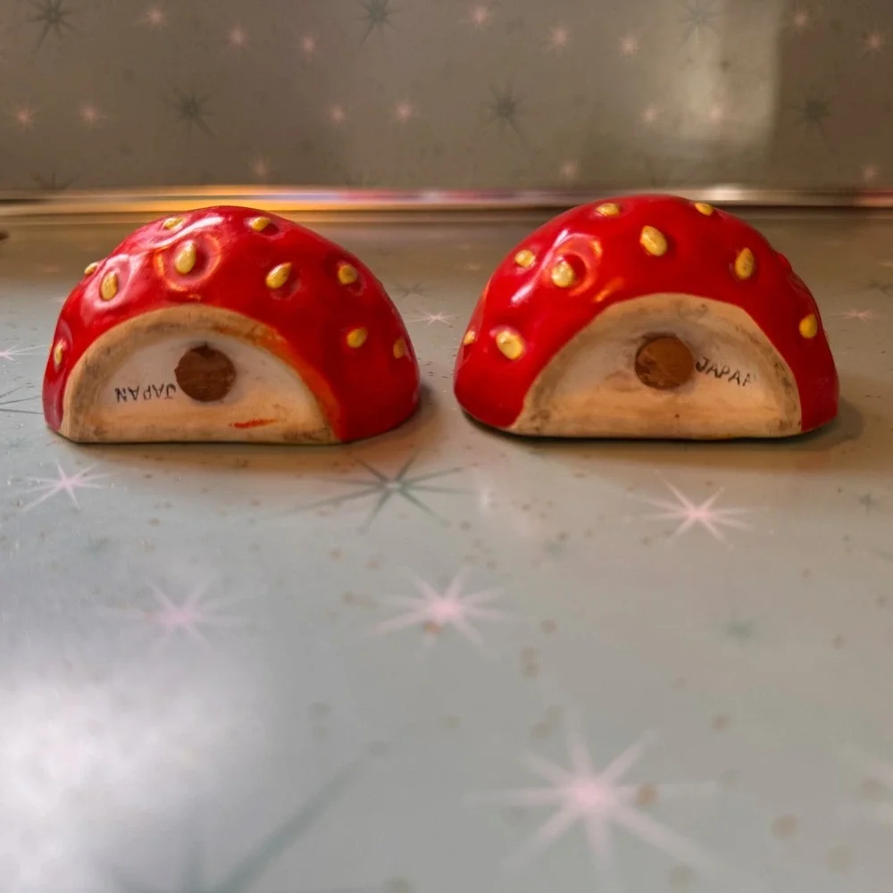 Vintage‎ Strawberry Salt & Pepper Shaker Set Ceramic Kitsch Kitchen Cottagecore